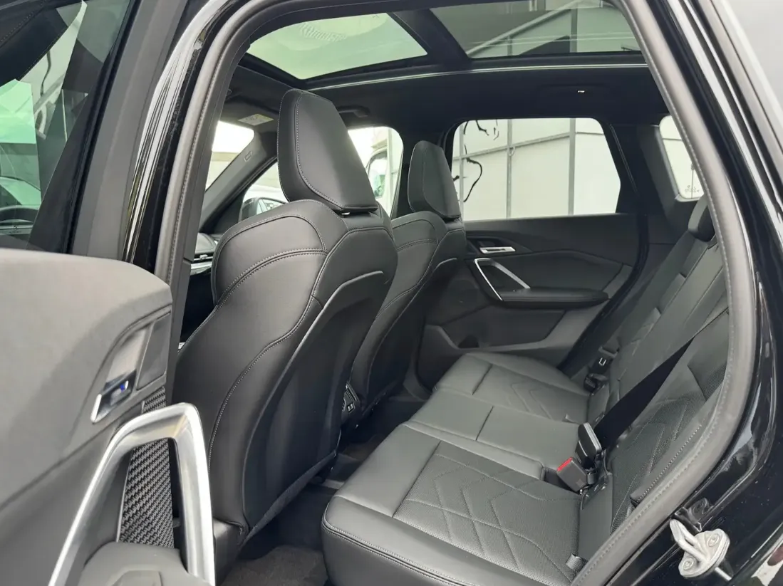 بي أم دبليو X1 2025